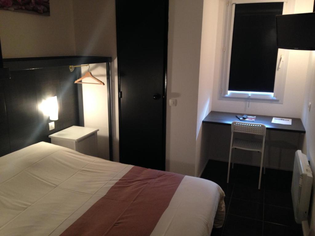 Hotel M&R Ifs Ruang foto