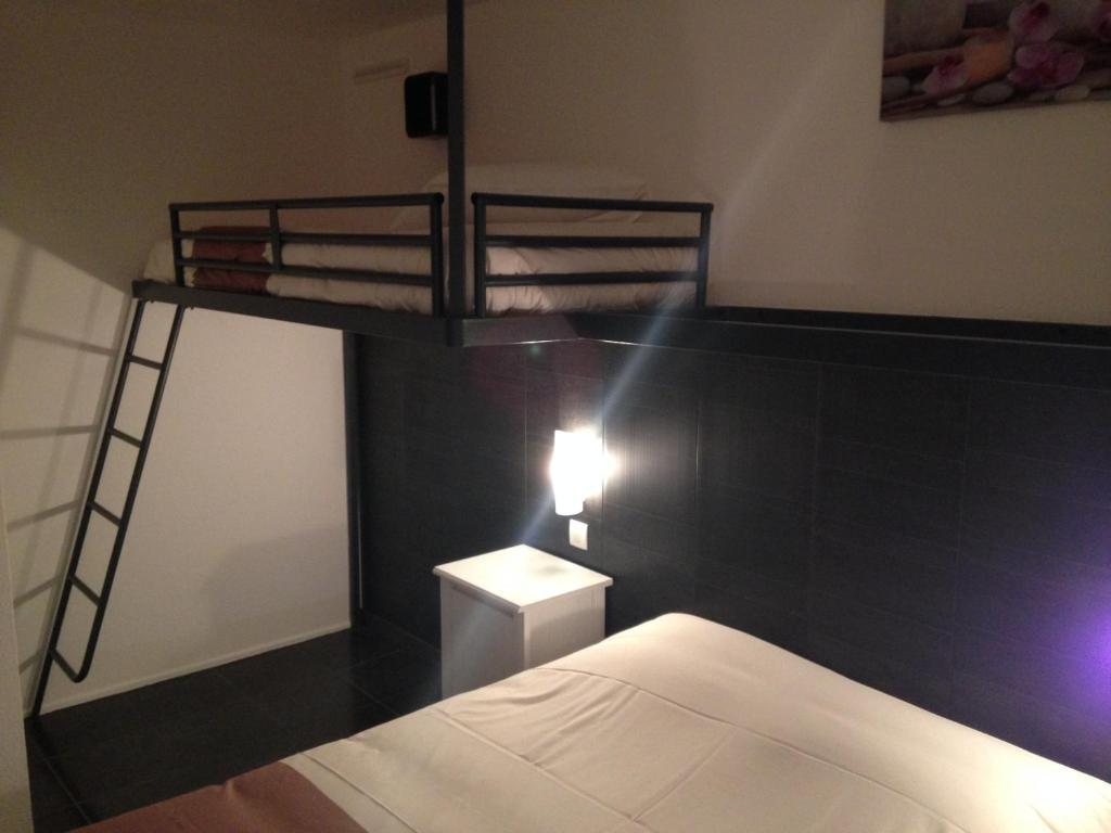 Hotel M&R Ifs Ruang foto
