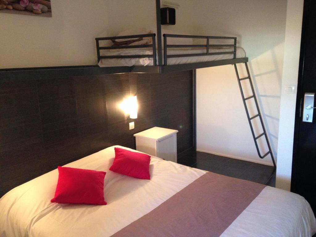 Hotel M&R Ifs Ruang foto